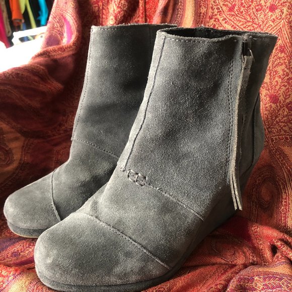 TOMS GREY SUEDE WEDGE HEEL BOOTIES SZ 7.5 - Picture 5 of 10